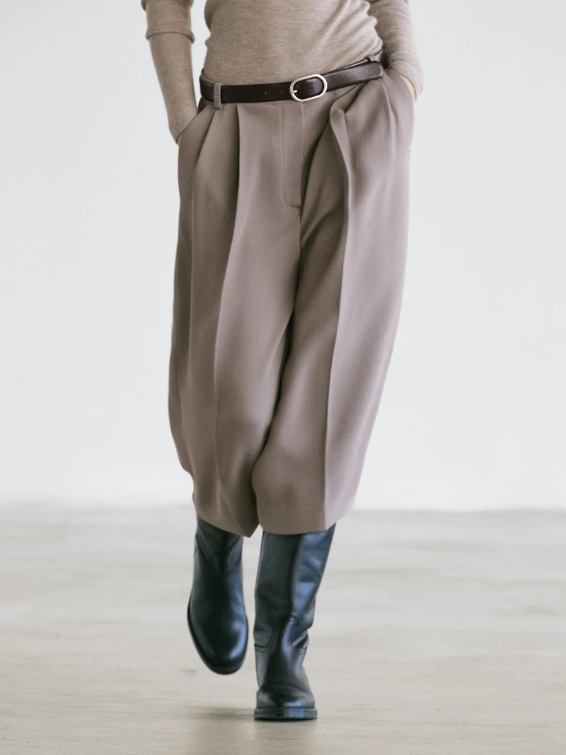 Flowing long wide-leg Bermuda shorts