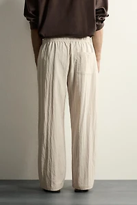 PANTALON TECHNIQUE COUPE DÉCONTRACTÉE EFFET FROISSÉ