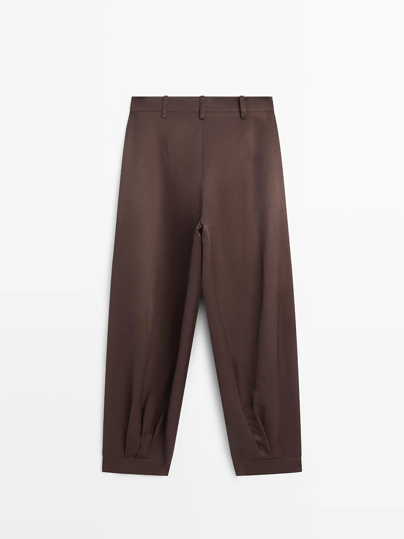 Barrel fit trousers