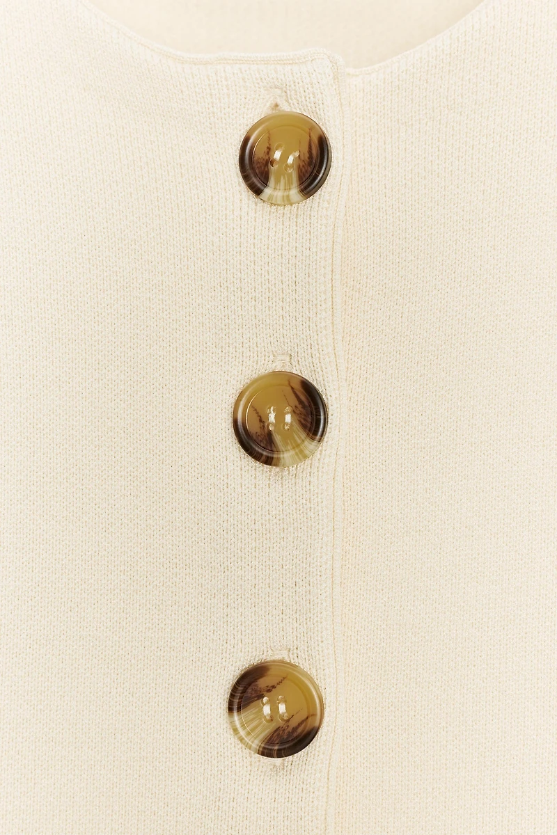 GILET EN MAILLE AJUSTÉ À BOUTONS