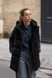 GILET LONG MATELASSÉ À CAPUCHE