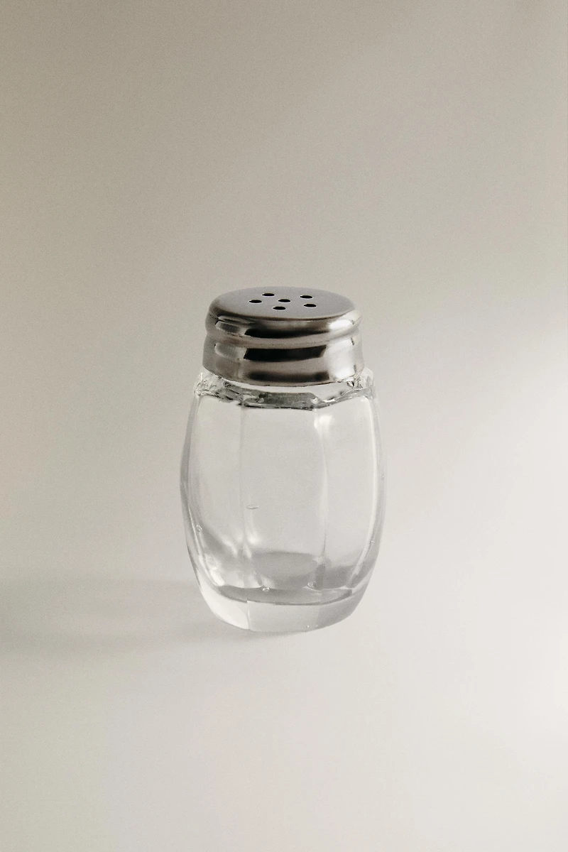 SALT AND PEPPER SHAKER SET WITH TRAY