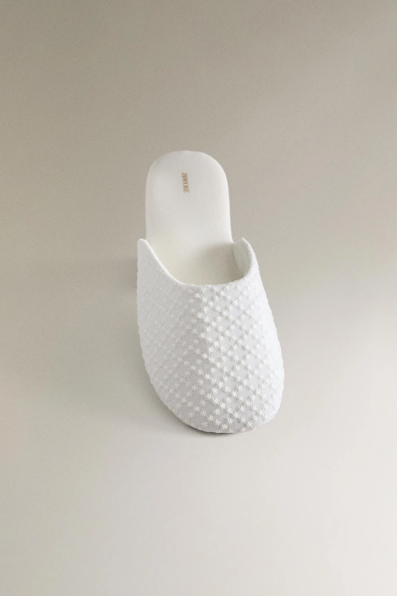 CHAUSSONS TISSU BRODERIES