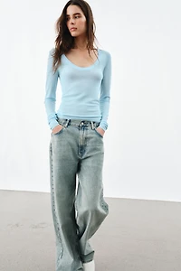 EXTRA-FINE KNIT TOP