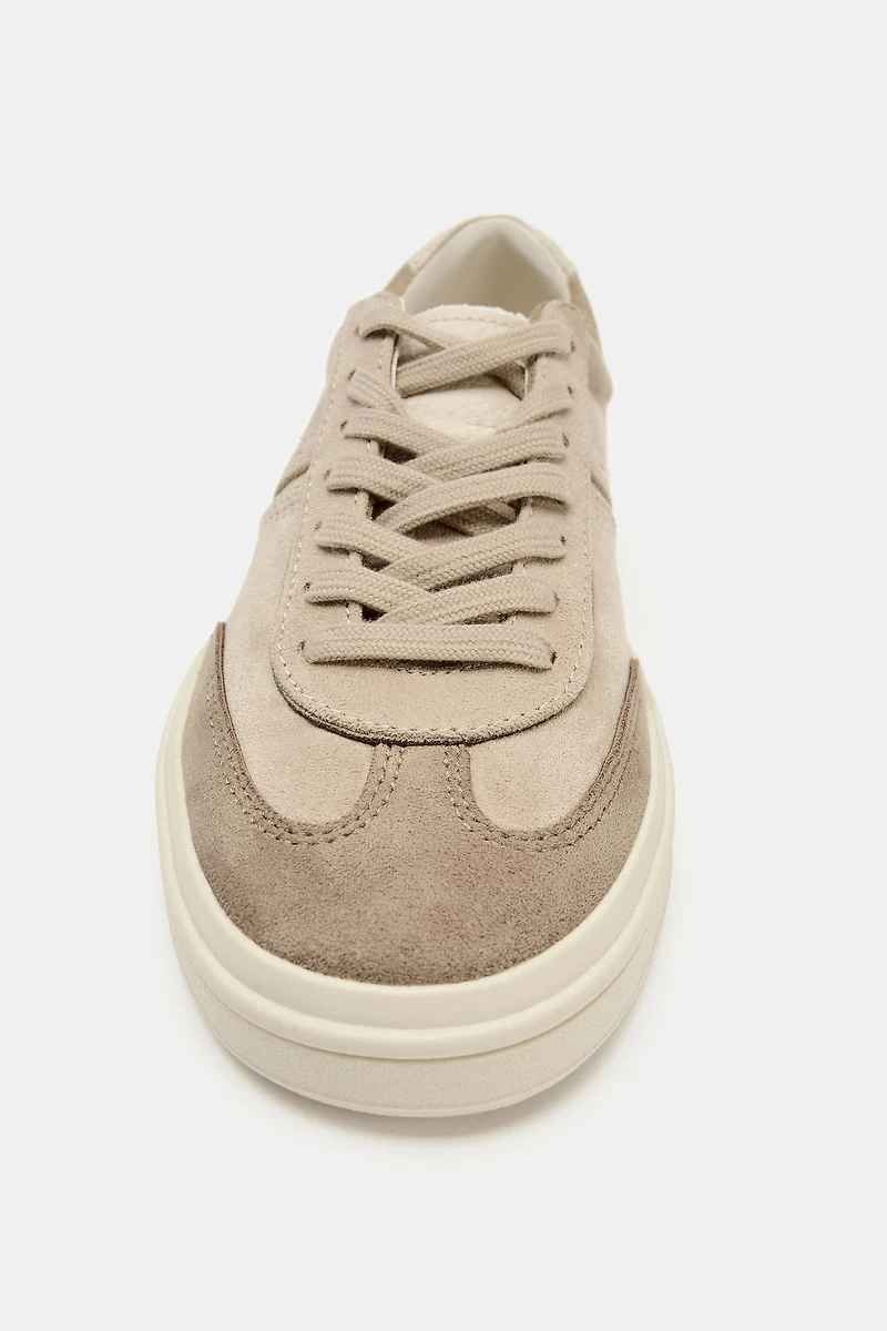CONTRAST SNEAKERS