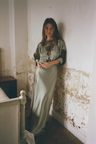 ROBE SATINÉE AVEC DENTELLE