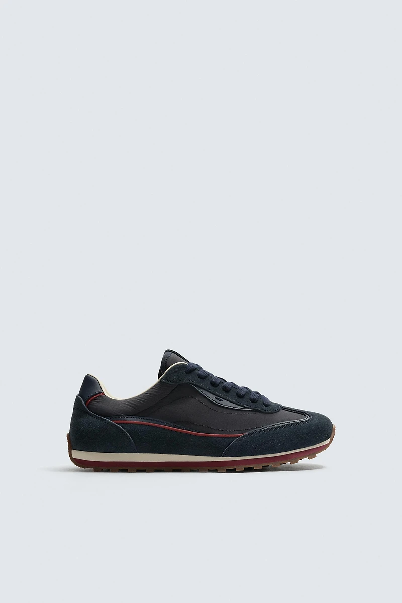 CASUAL SNEAKERS