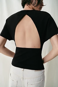 SHORT SLEEVE CUT OUT TOP