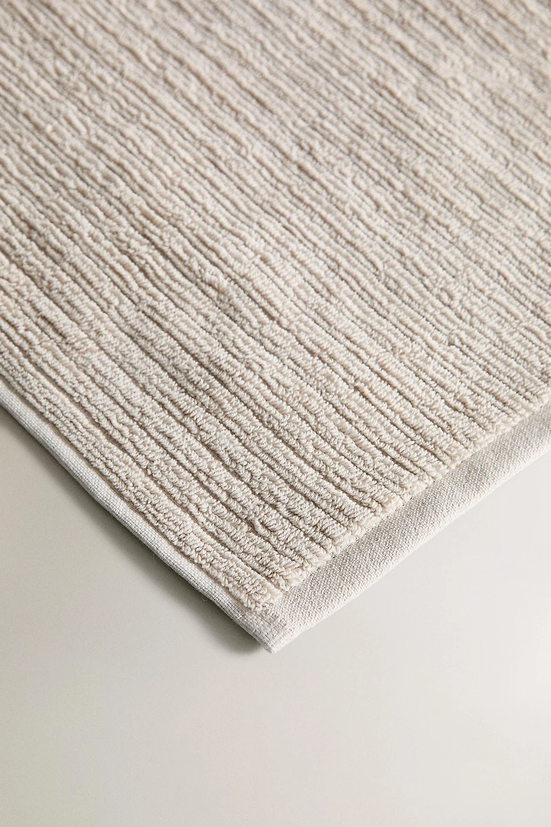 SERVIETTE DE BAIN TEXTURE CÔTELÉE