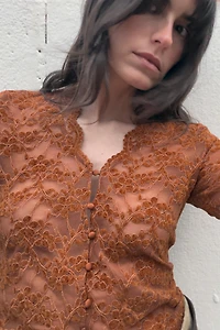 LACE BUTTON TOP