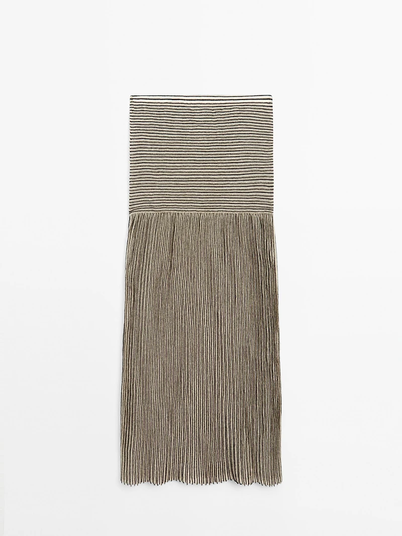 Long pleated skirt with flecked detail