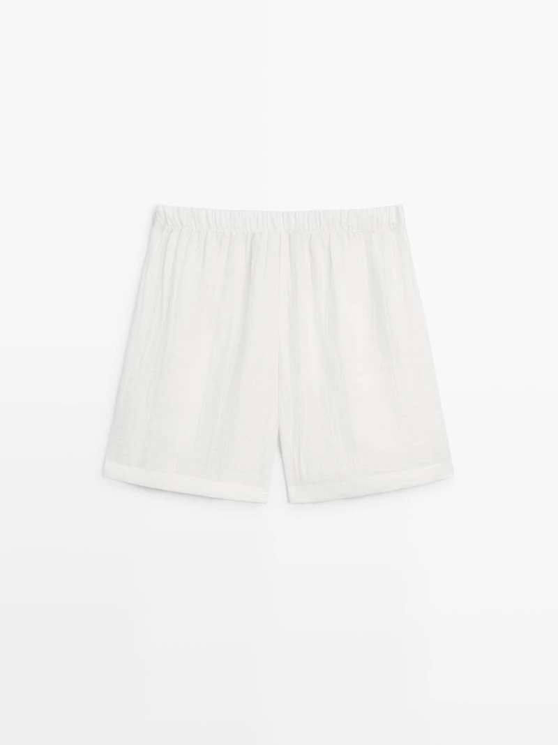 Short flowing Bermuda shorts