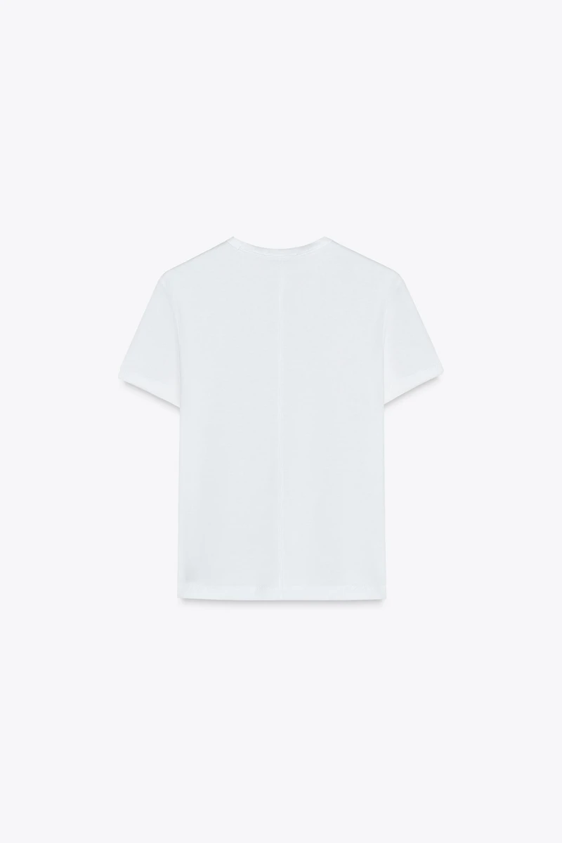 T-SHIRT AVEC COUTURE AU DOS