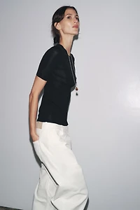 SHORT SLEEVE KNIT TOP