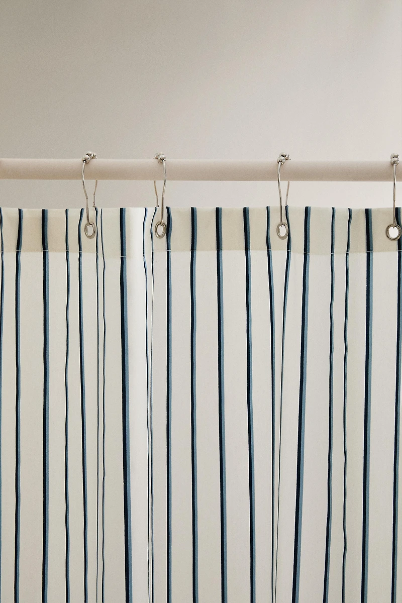 STRIPED SHOWER CURTAIN
