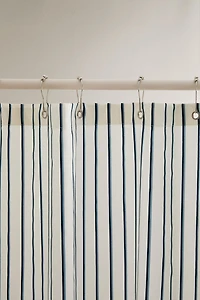 STRIPED SHOWER CURTAIN