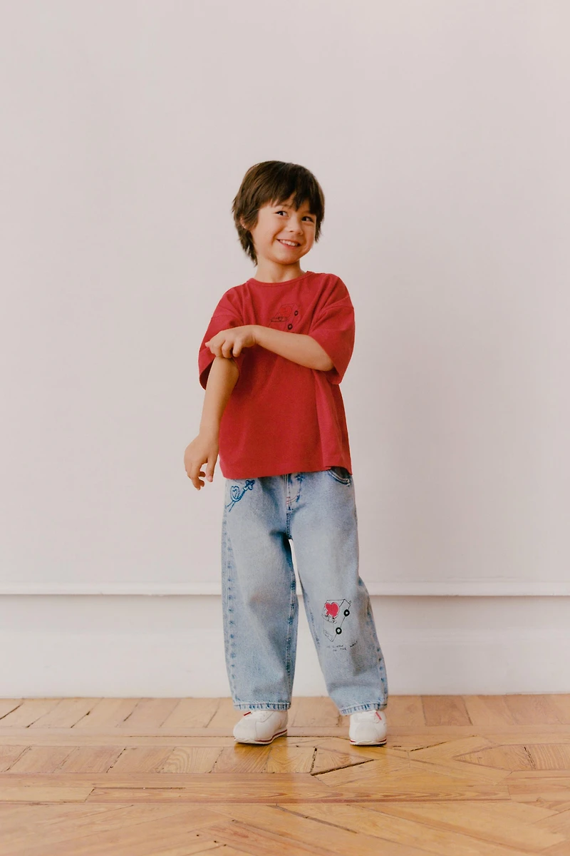 ORFAYO © BAGGY JEANS WITH EMBROIDERED HEARTS