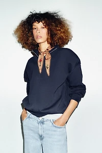 FLORAL EMBROIDERED TOPSTITCHED BANDANA