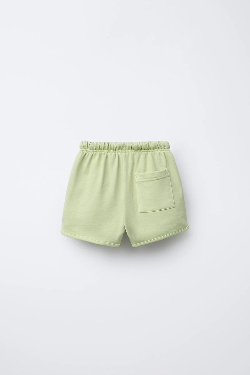 STRAIGHT GARMENT DYE LABEL PLUSH SHORTS