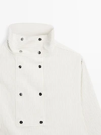Flowing shirt with button detail on the chest