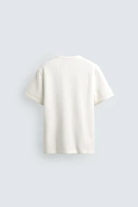 T-SHIRT STRUCTURÉ À COL TUNISIEN