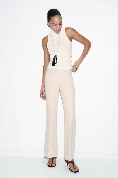 HIGH COLLAR SLEEVELESS TOP