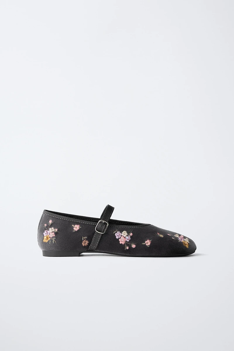 FLORAL EMBROIDERED BALLET FLATS