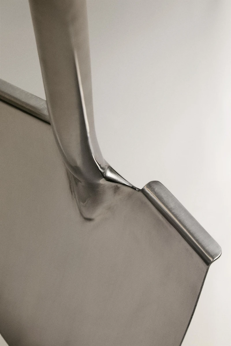 LARGE GARDEN SHOVEL
