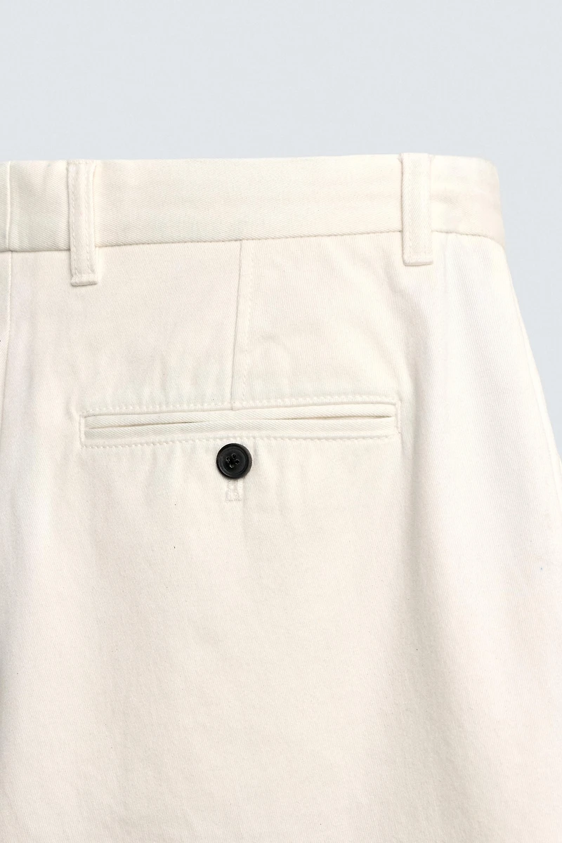 BERMUDA COUPE DÉCONTRACTÉE PLIS AARON LEVINE X ZARA