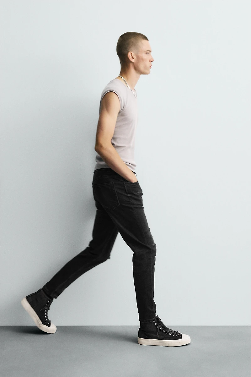 RIPPED SKINNY FIT JEANS