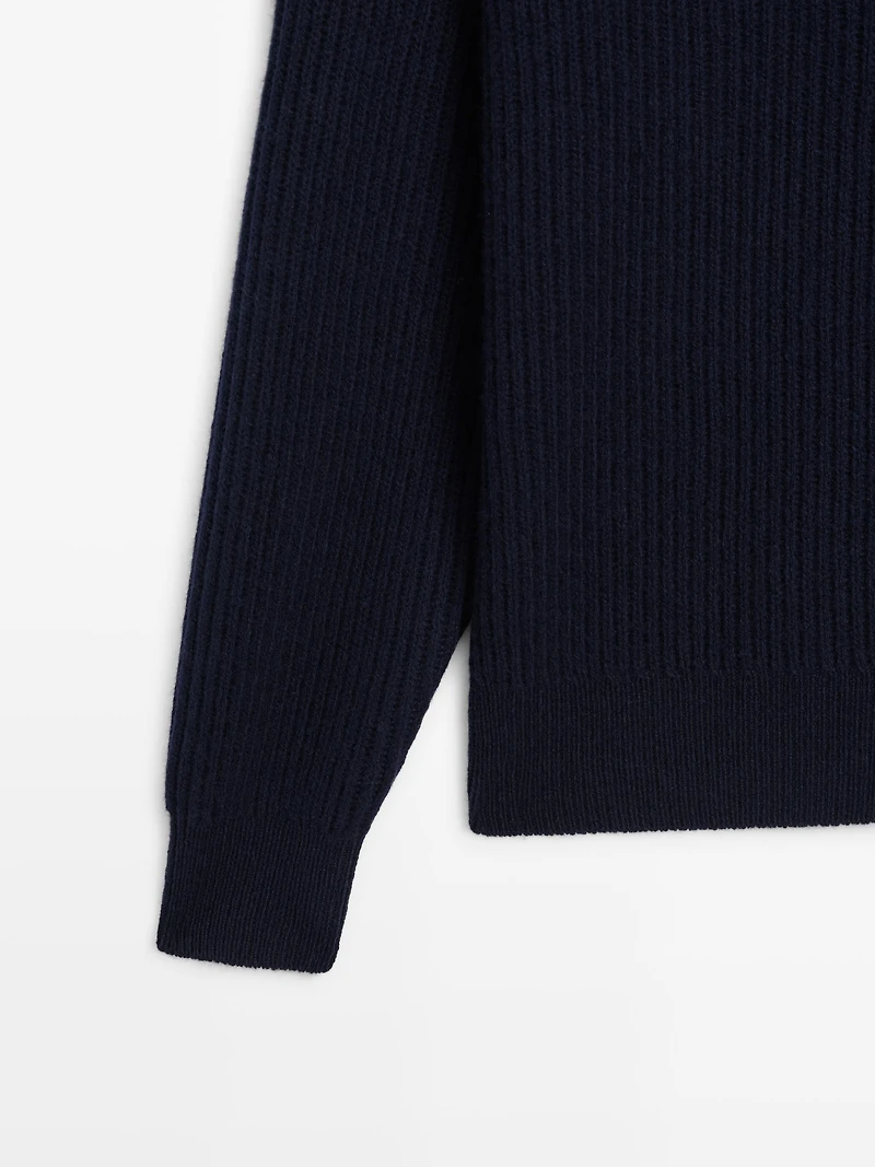 Pull col V en maille de laine mélangée