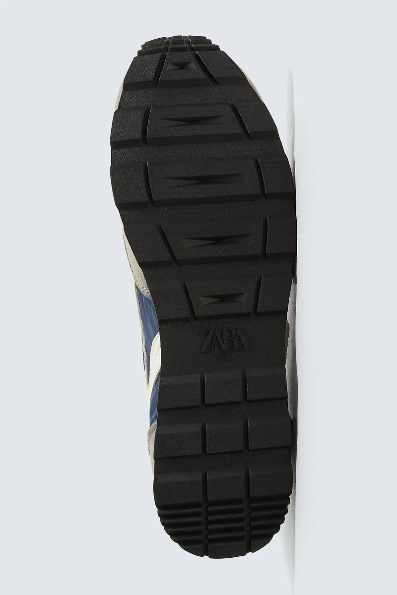 RETRO STYLE SNEAKERS