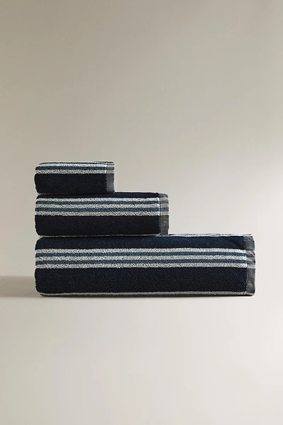 IRREGULAR STRIPED BATH TOWEL