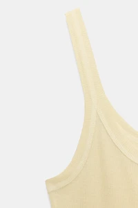 FLOWY STRAPPY TOP