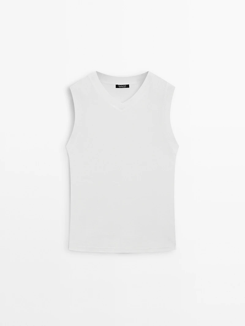 100% cotton V-neck T-shirt
