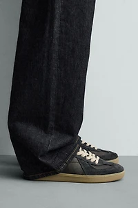 RETRO STYLE SNEAKERS