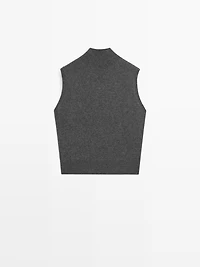 Cashmere knit vest