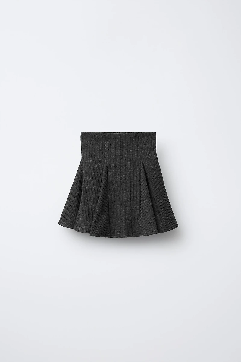 JUPE-SHORT EN MAILLE CÔTELÉE À VOLANTS