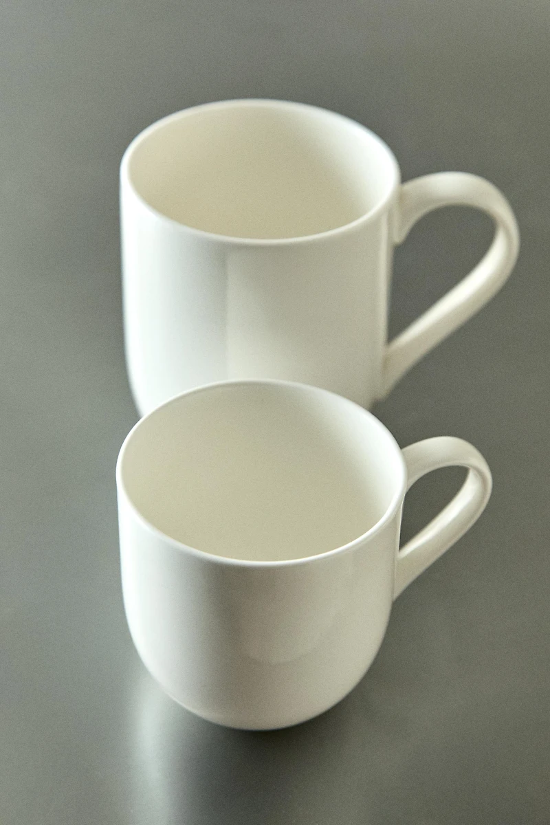 WHITE PORCELAIN MUG