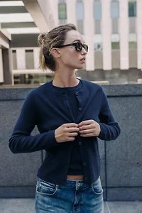 GILET BASIQUE EN MAILLE À BOUTONS