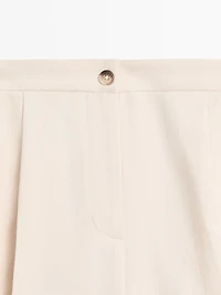 Flowing trousers with turn-up hems