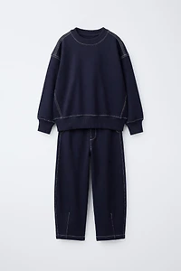 ENSEMBLE SWEAT ET PANTALON EN MOLLETON SURPIQUÉ