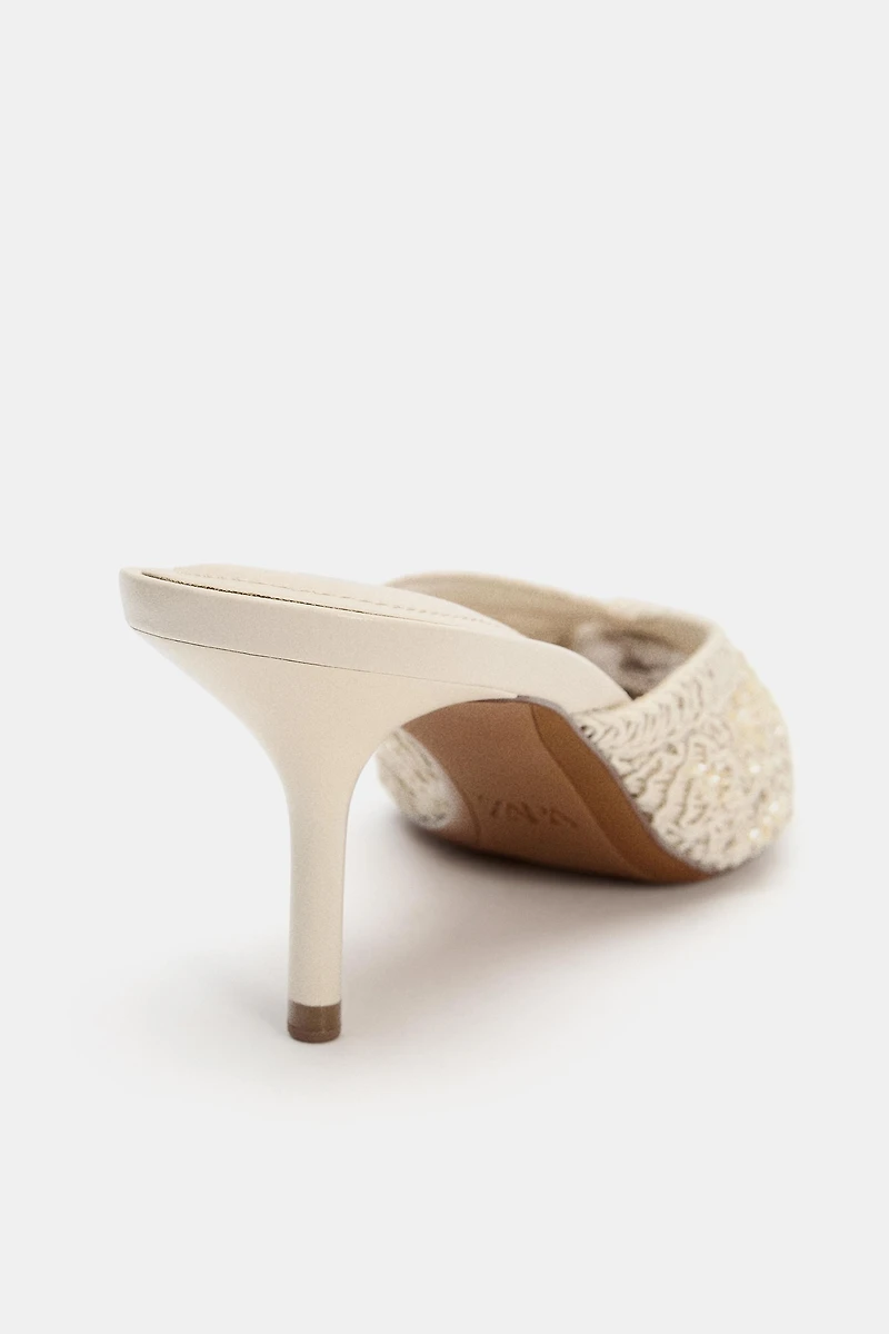 CHAUSSURES OUVERTES À L'ARRIÈRE DÉCORS
