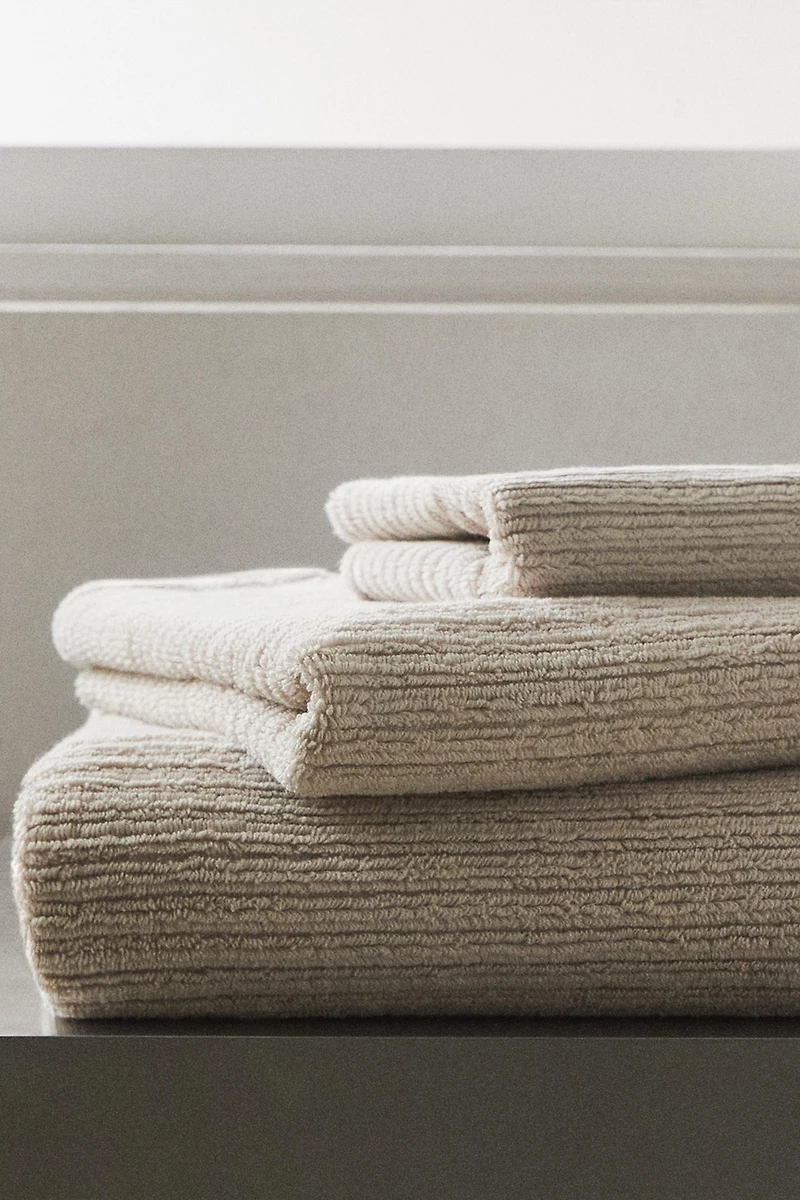 SERVIETTE DE BAIN TEXTURE CÔTELÉE