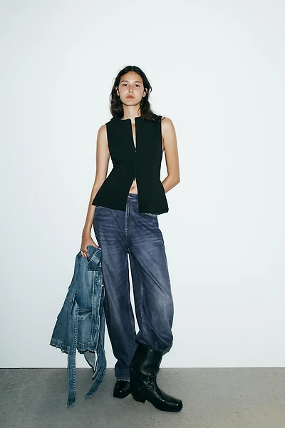 FITTED ZIP TOP
