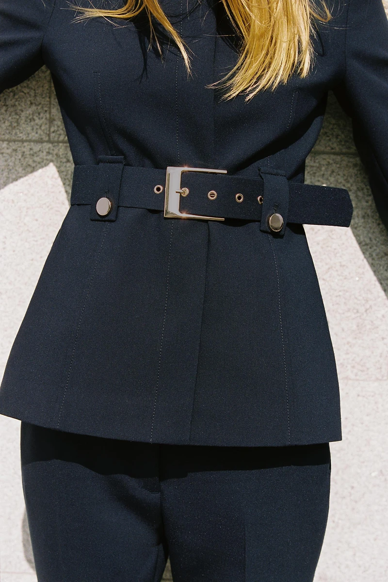 BLAZER TAILLÉE CEINTURÉE
