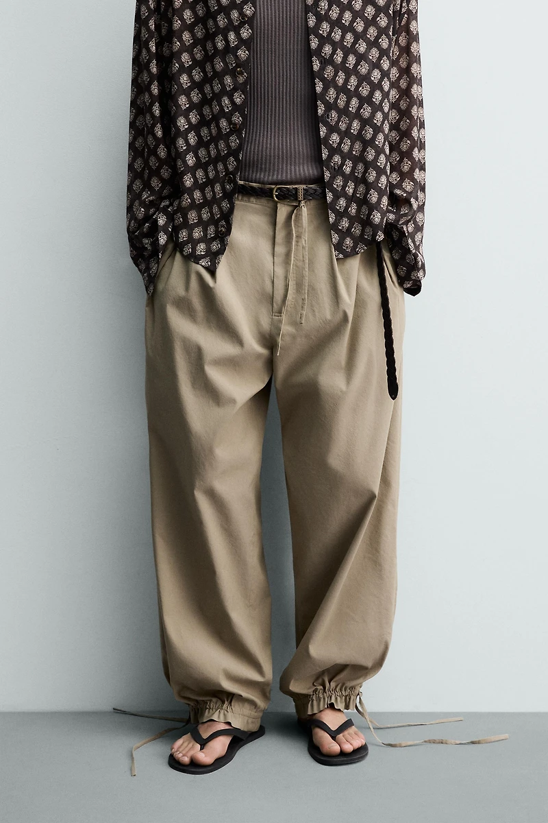 PANTALON COUPE BALLON À PLIS