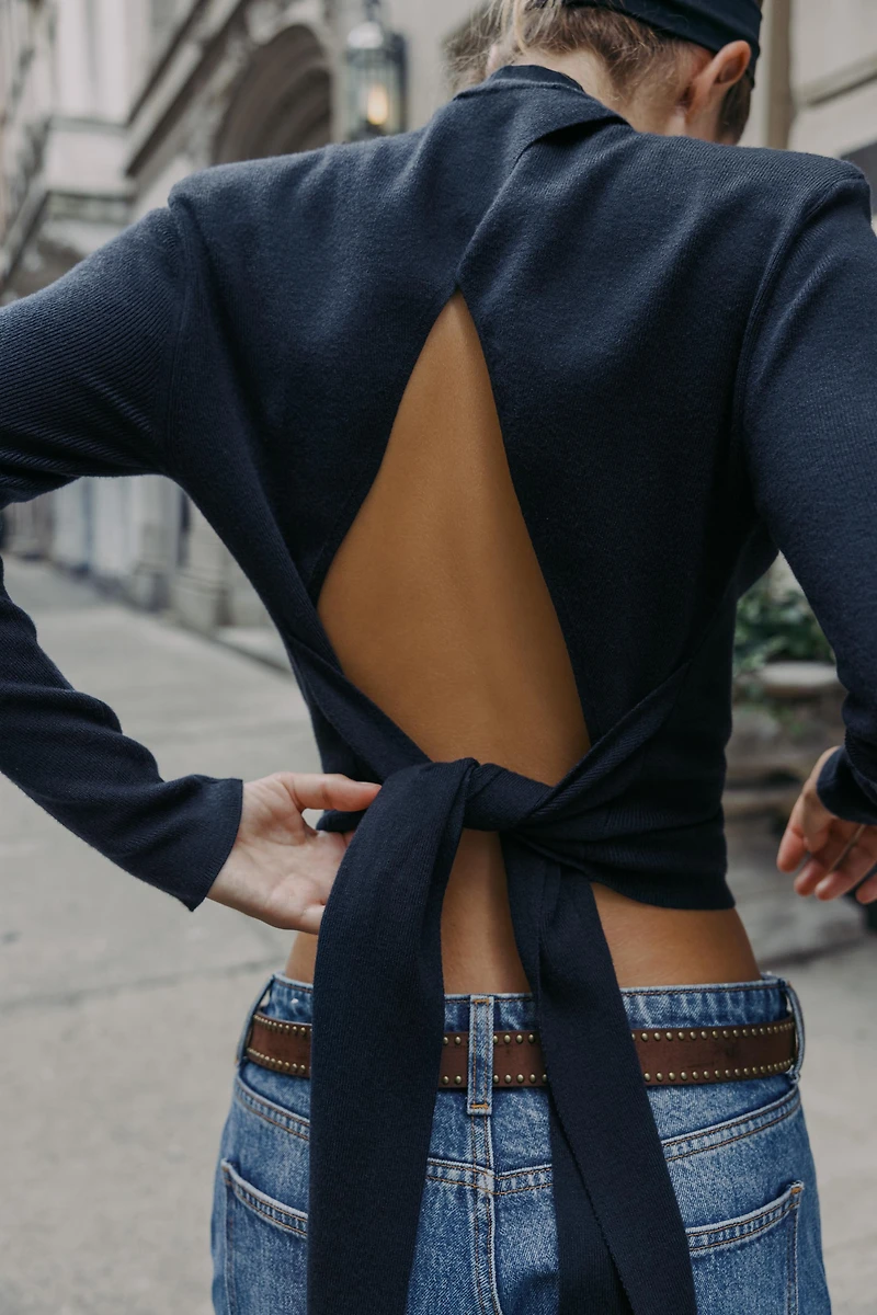 OPEN BACK KNIT TOP