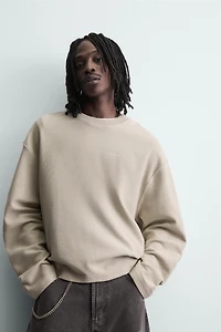 TEXTURED PRINT SWEATSHIRT