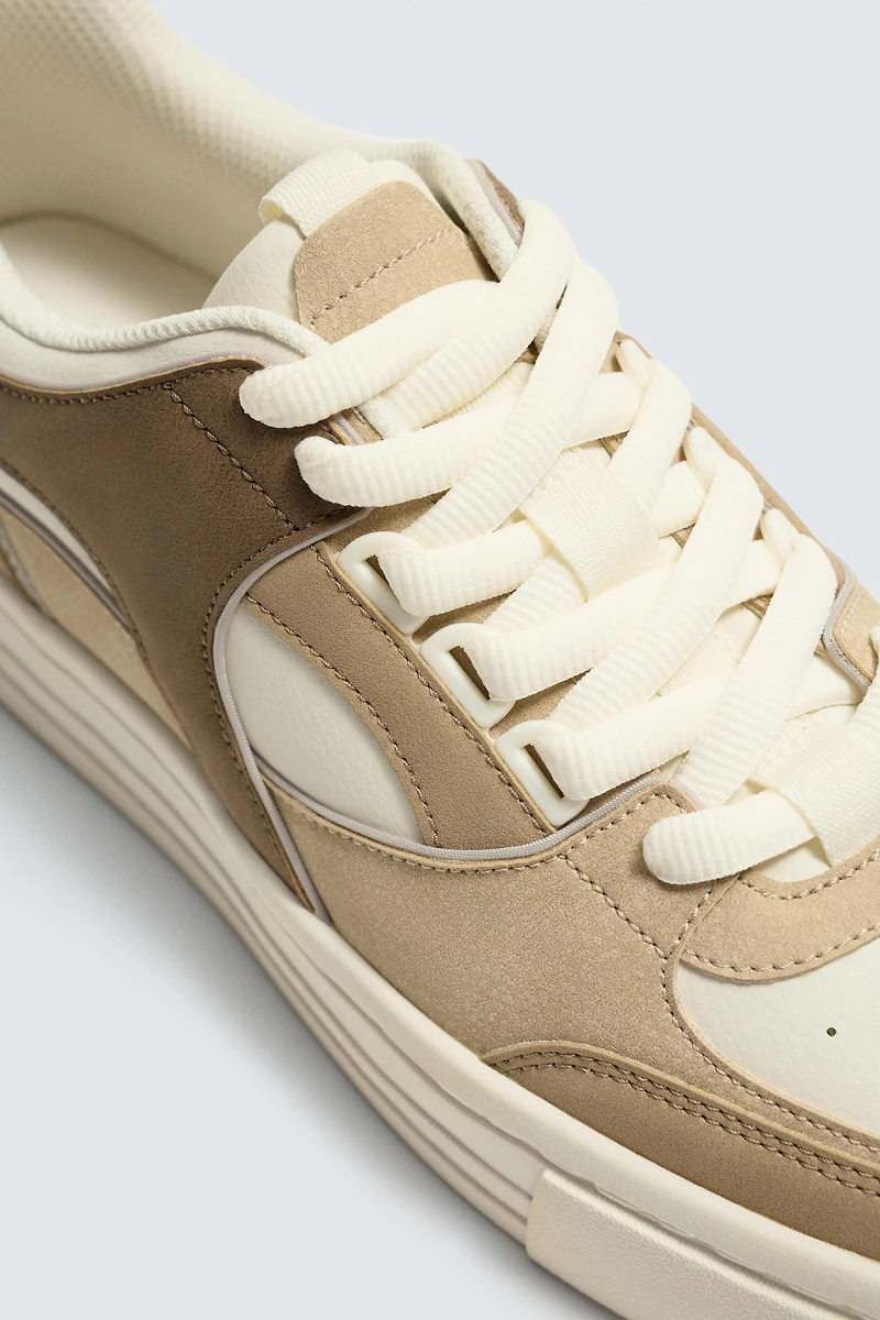 RETRO-STYLE SNEAKERS